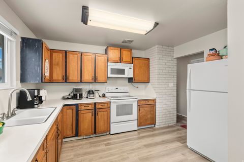 Tiny photo for 691 N 400 E, American Fork, UT 84003 (MLS # 2148247)