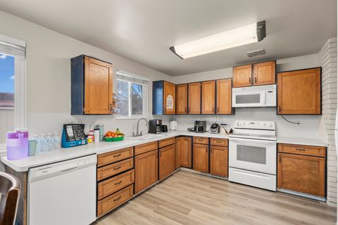 Tiny photo for 691 N 400 E, American Fork, UT 84003 (MLS # 2148247)