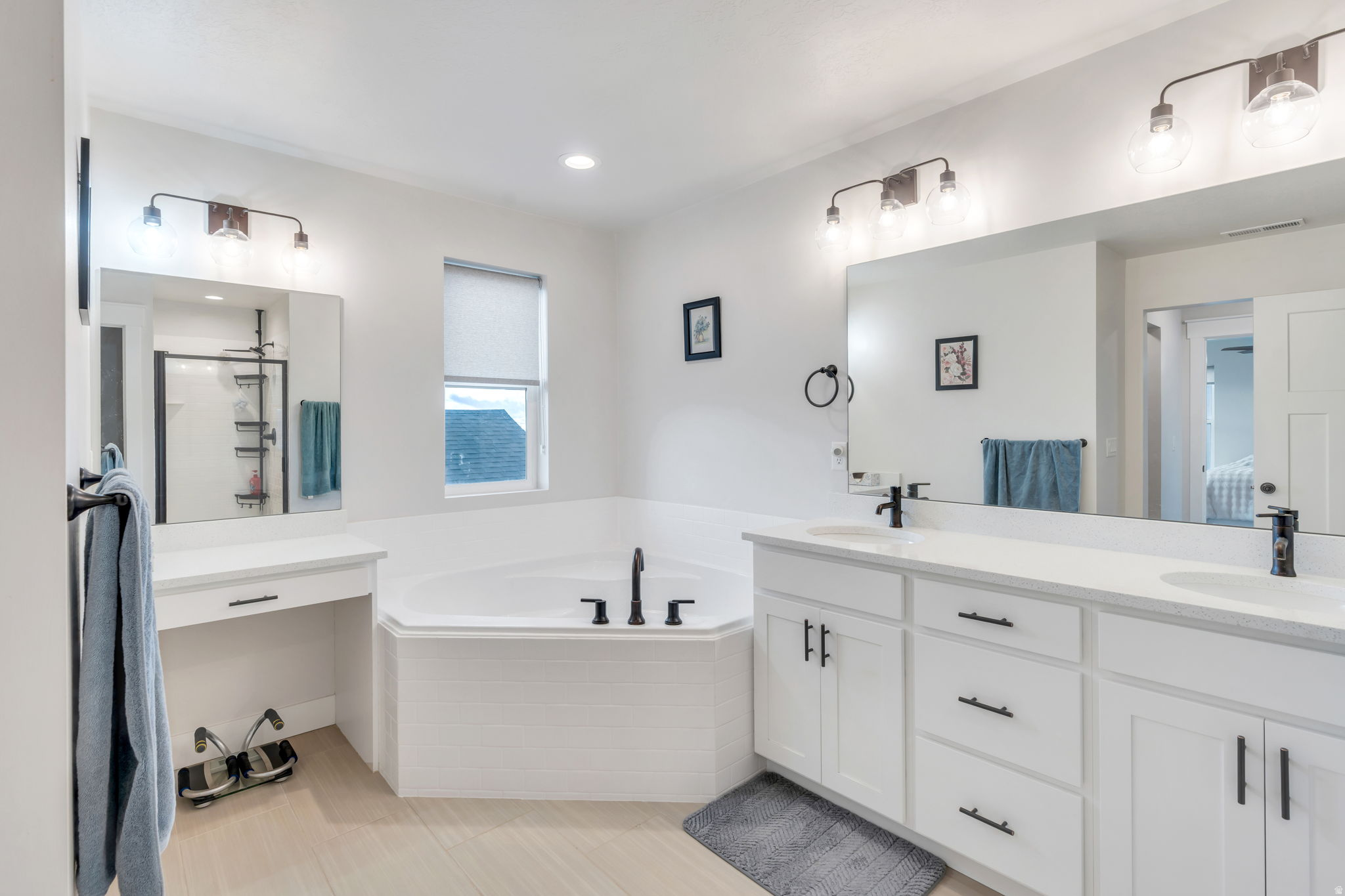 DAYBREAK - Residential