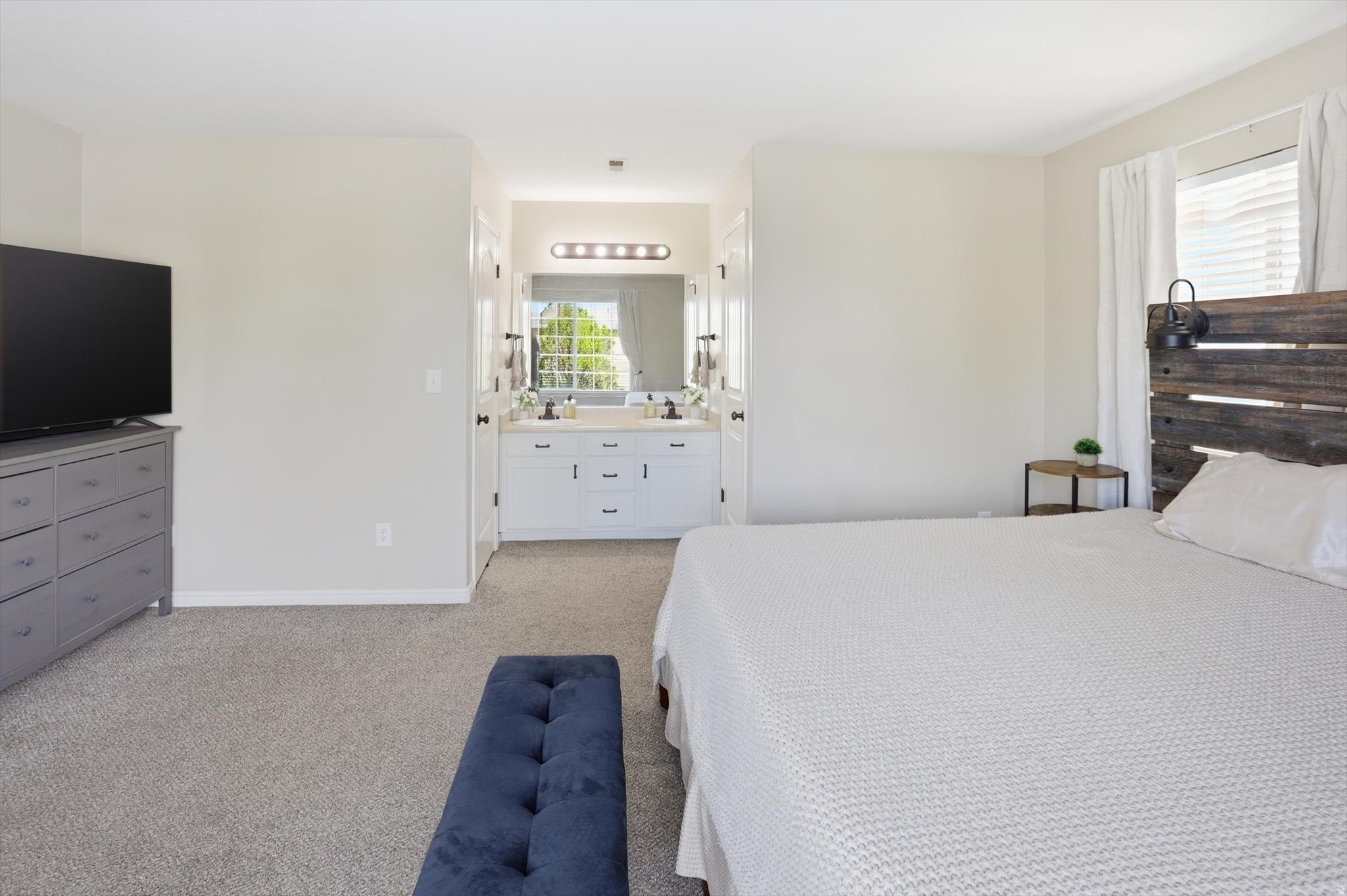 SILVER LAKE - Residential