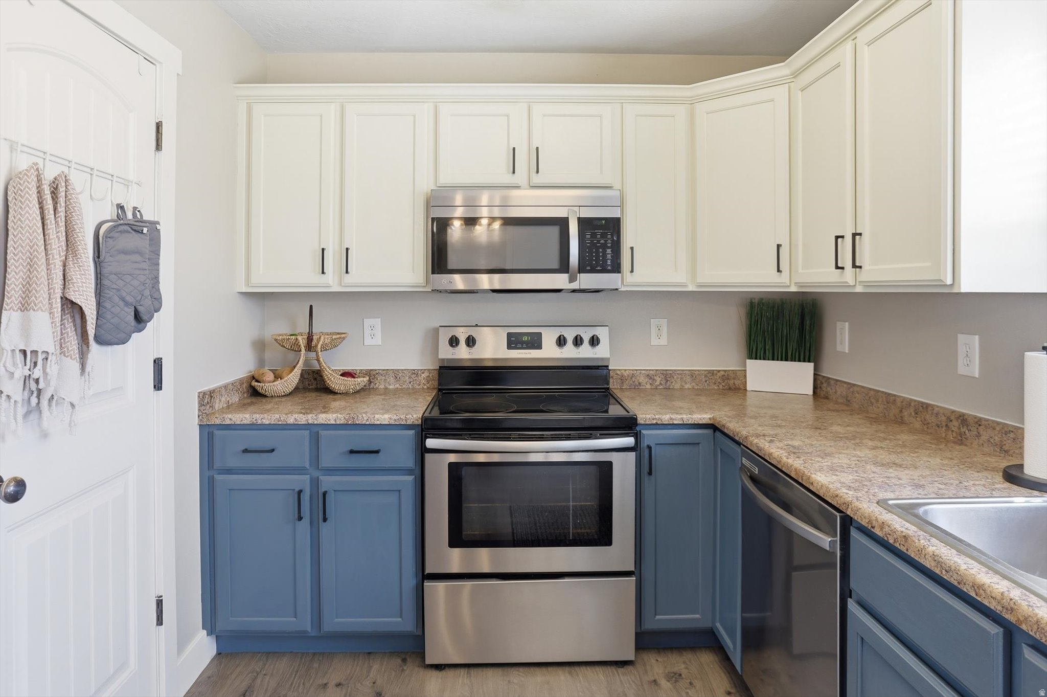 SILVER LAKE - Residential