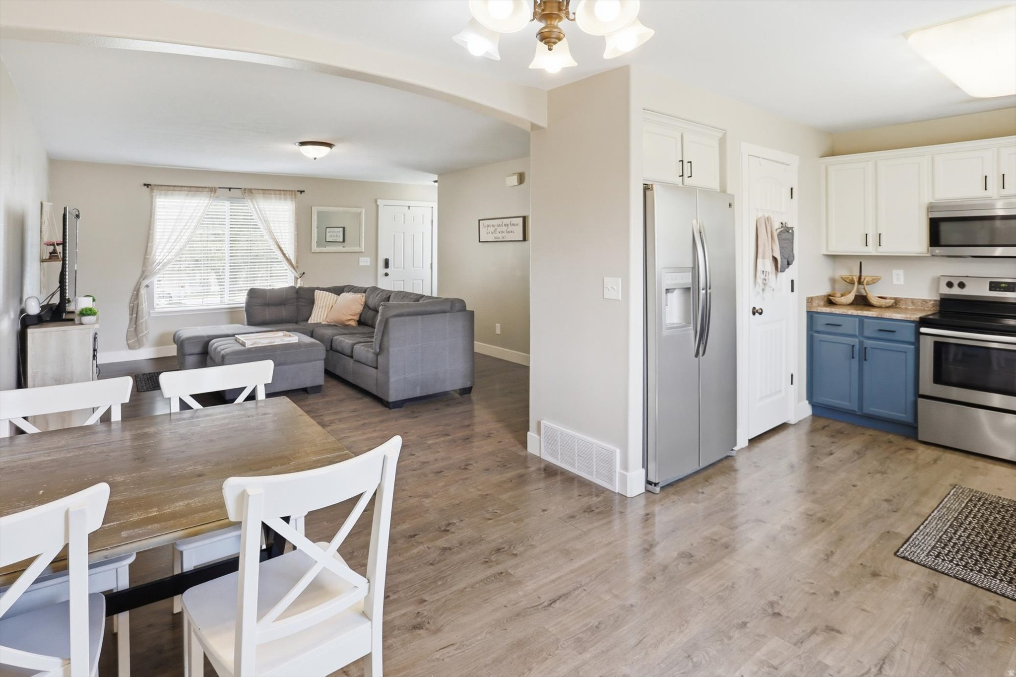 SILVER LAKE - Residential