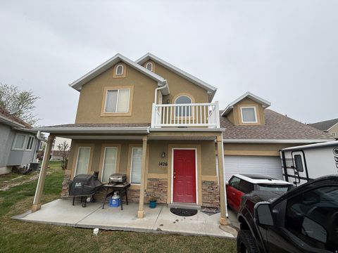 Photo of 1426 S HEATHER LN, Syracuse, UT 84075 (MLS # 2151265)