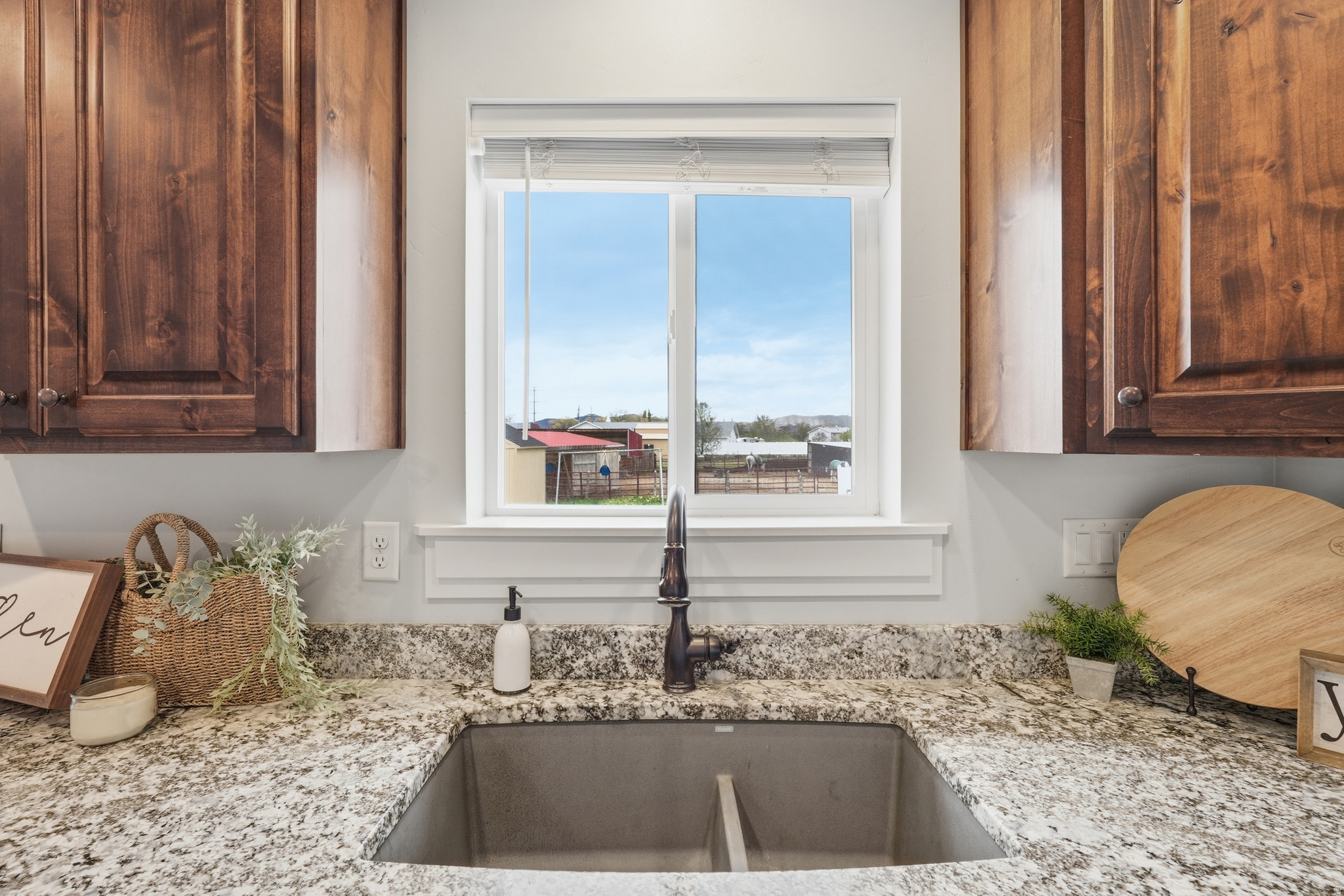 COUNTRY LANE - Residential