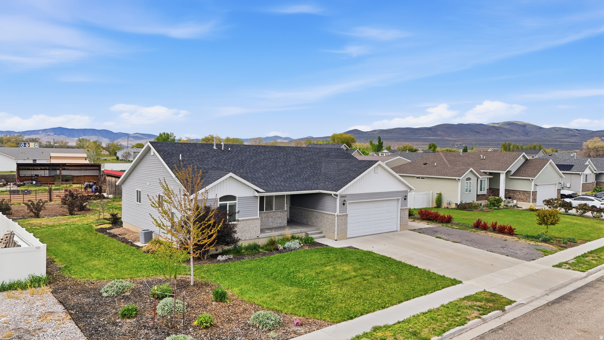 COUNTRY LANE - Residential