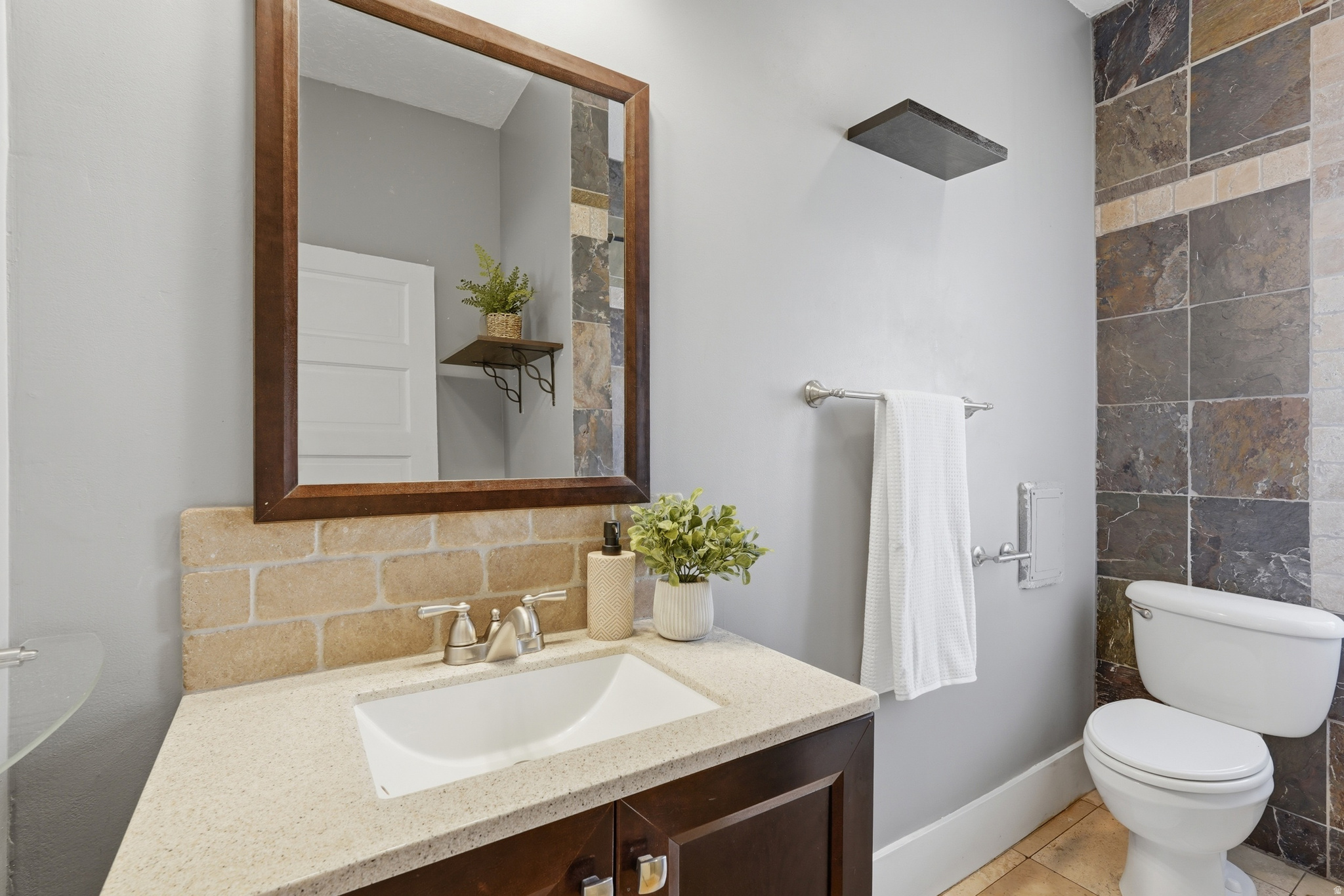 COUNTRY CLUB PLACE - Residential