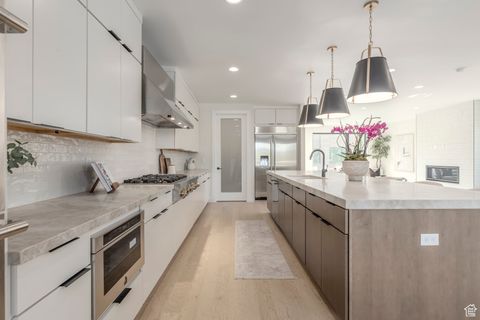 Tiny photo for 4442 S HOLLADAY PARK LN E, Holladay, UT 84124 (MLS # 2082964)