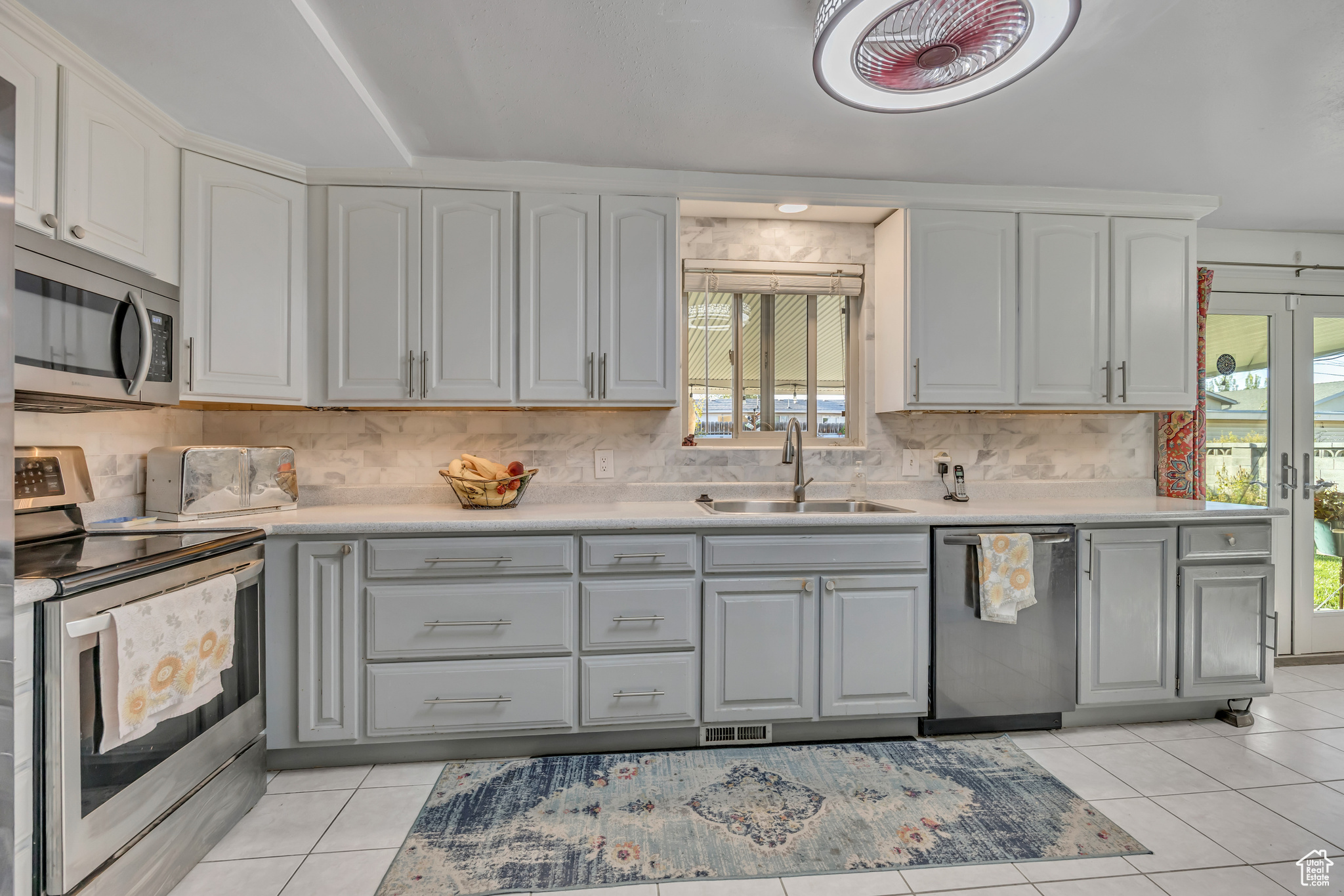 COLONY WEST - Residential