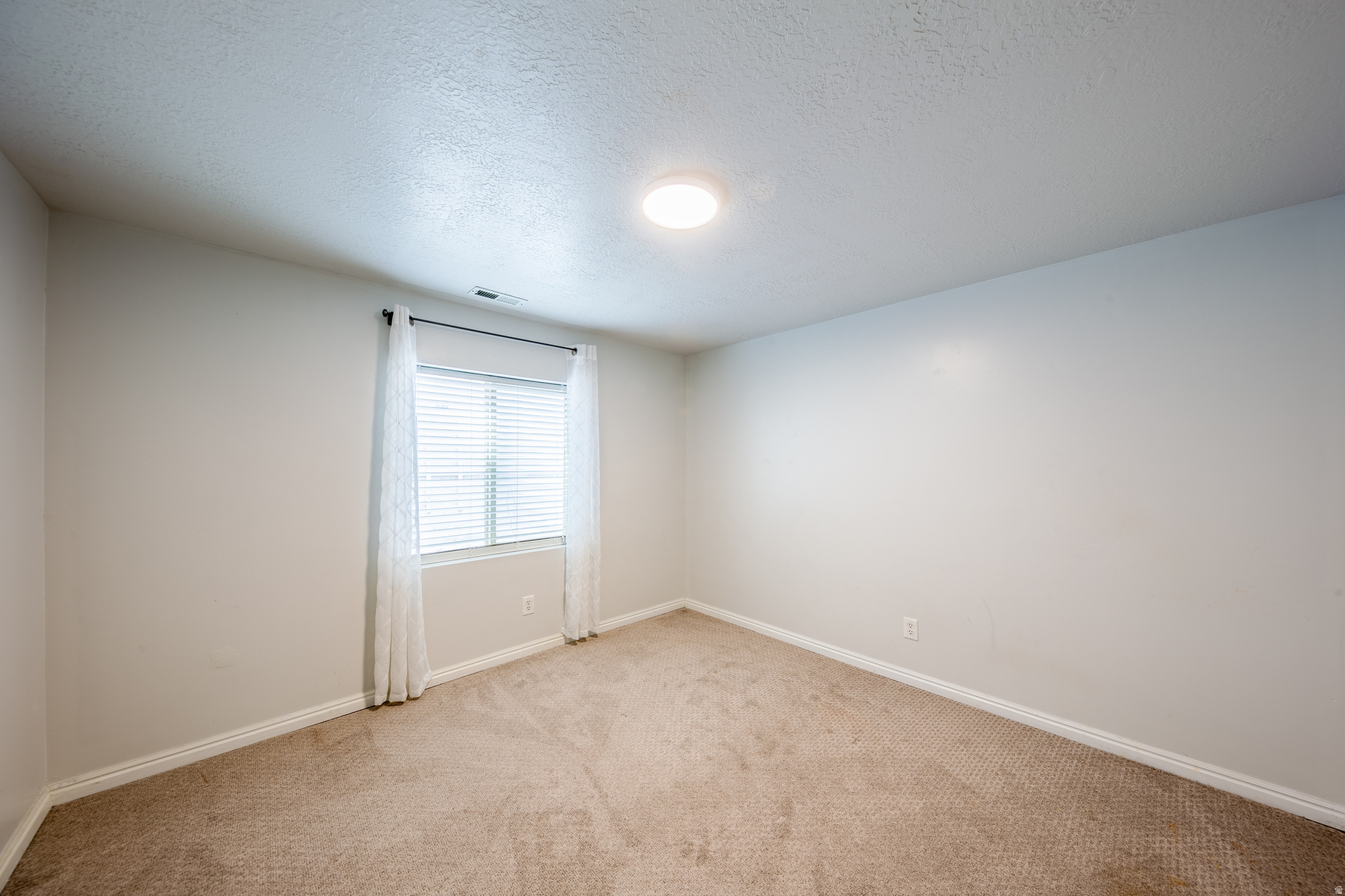 TOWNHOMES AT HIGHBURY COMMONS - Residential Lease