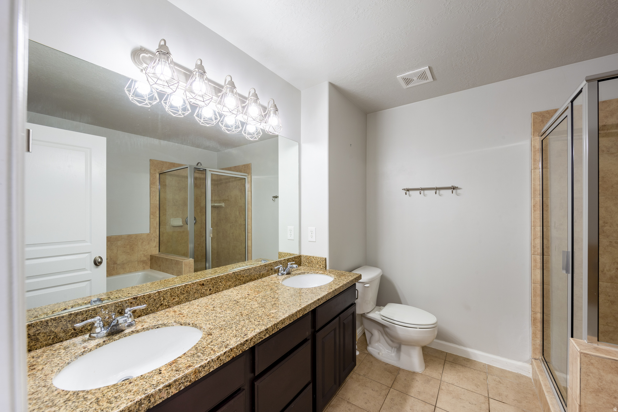 TOWNHOMES AT HIGHBURY COMMONS - Residential Lease