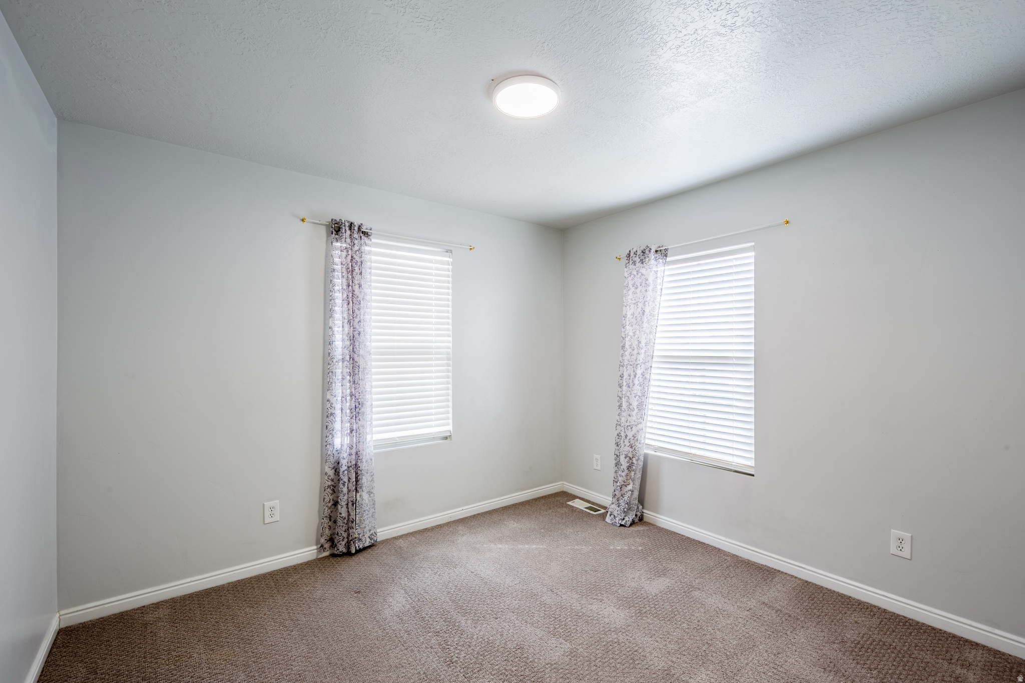 TOWNHOMES AT HIGHBURY COMMONS - Residential Lease