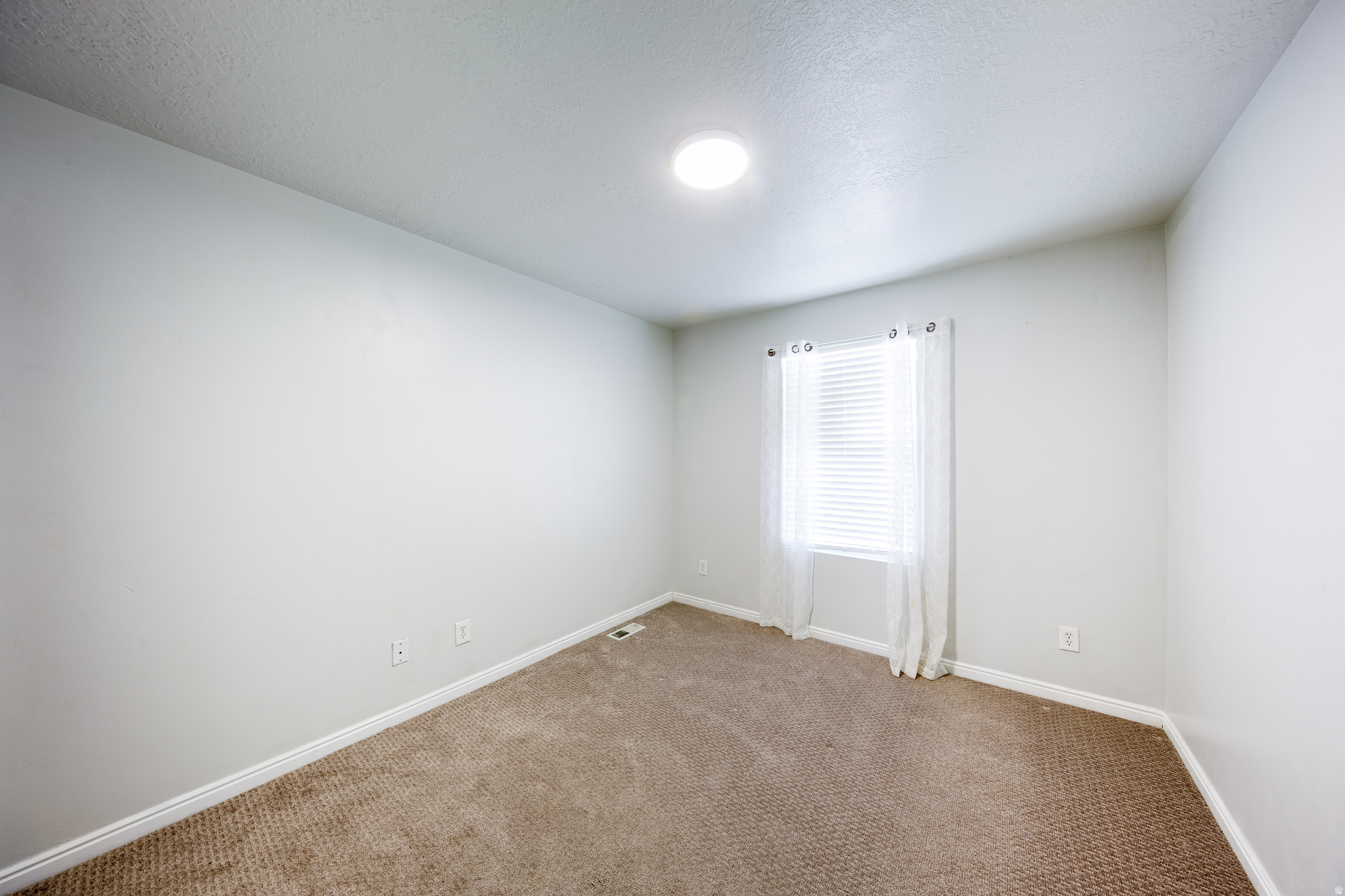 TOWNHOMES AT HIGHBURY COMMONS - Residential Lease