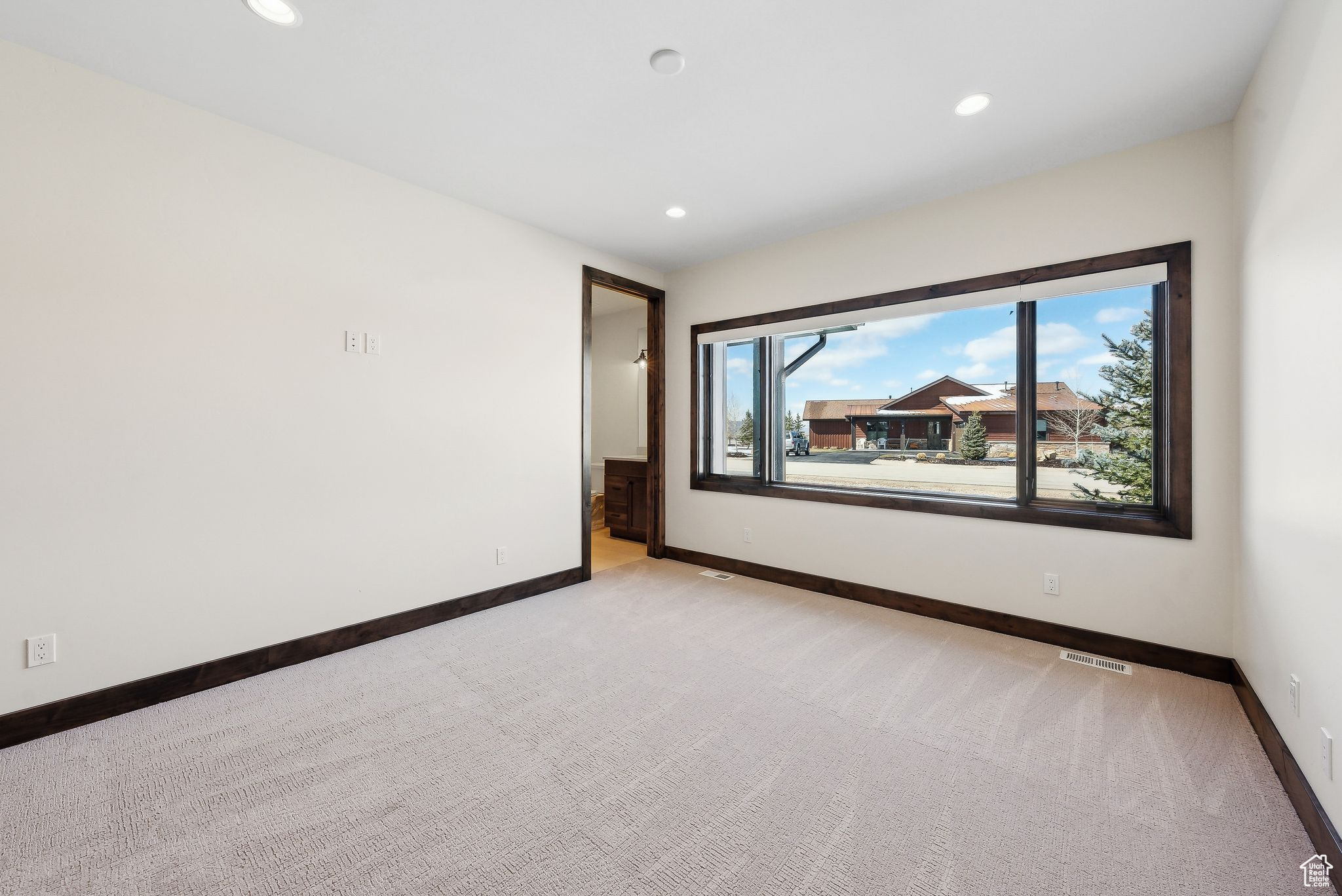 Kamas, Utah 84036, United States, 1 Bedroom Bedrooms, ,4 BathroomsBathrooms,Residential,Active,94617