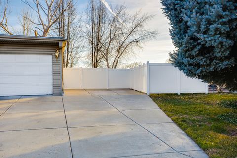 Tiny photo for 800 E 650 N, Layton, UT 84041 (MLS # 2133628)