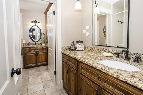 Tiny photo for 800 E 650 N, Layton, UT 84041 (MLS # 2133628)