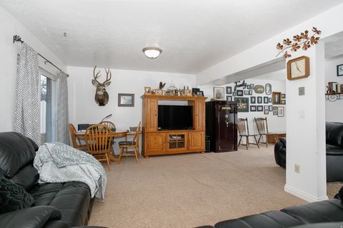 Tiny photo for 800 E 650 N, Layton, UT 84041 (MLS # 2133628)