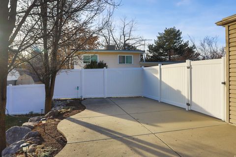 Tiny photo for 800 E 650 N, Layton, UT 84041 (MLS # 2133628)
