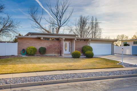Tiny photo for 800 E 650 N, Layton, UT 84041 (MLS # 2133628)