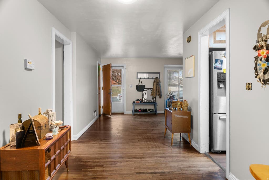 Photo of 2372 S 200 E, Bountiful, UT 84010 (MLS # 2176062)
