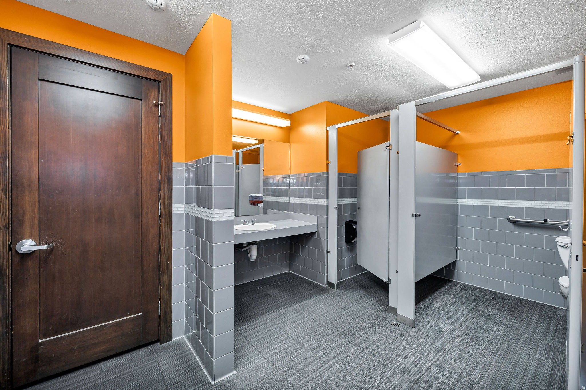 MALOUF SLEEP CONDOMINIUMS - Commercial Lease