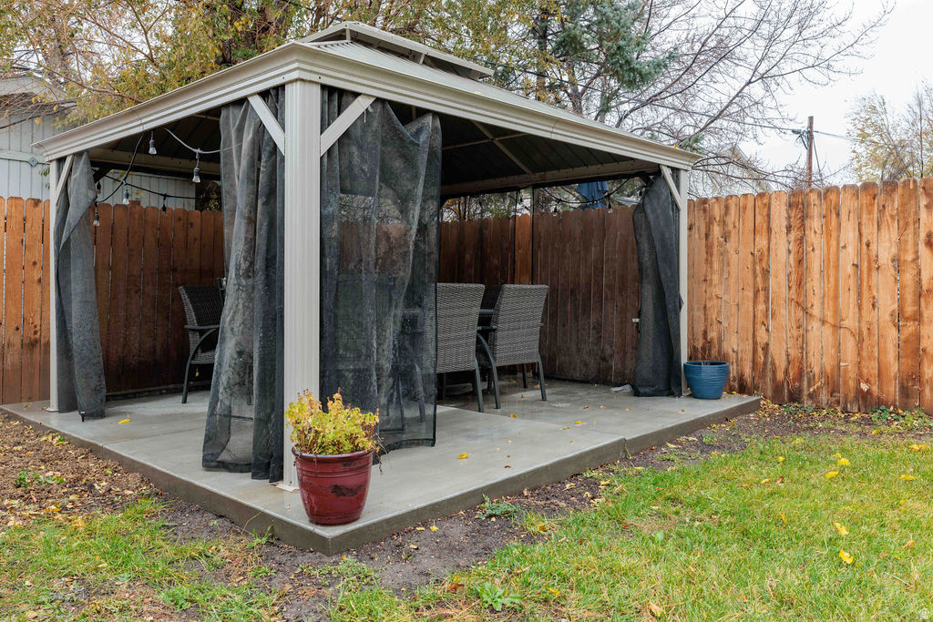 BETWEEN 5TH & 6TH AVE - Residential