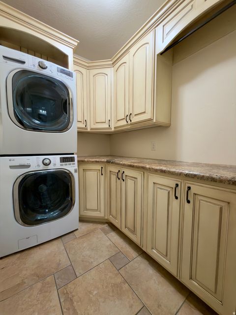 Tiny photo for 2139 N BANBURY CT, Lehi, UT 84043 (MLS # 2129412)