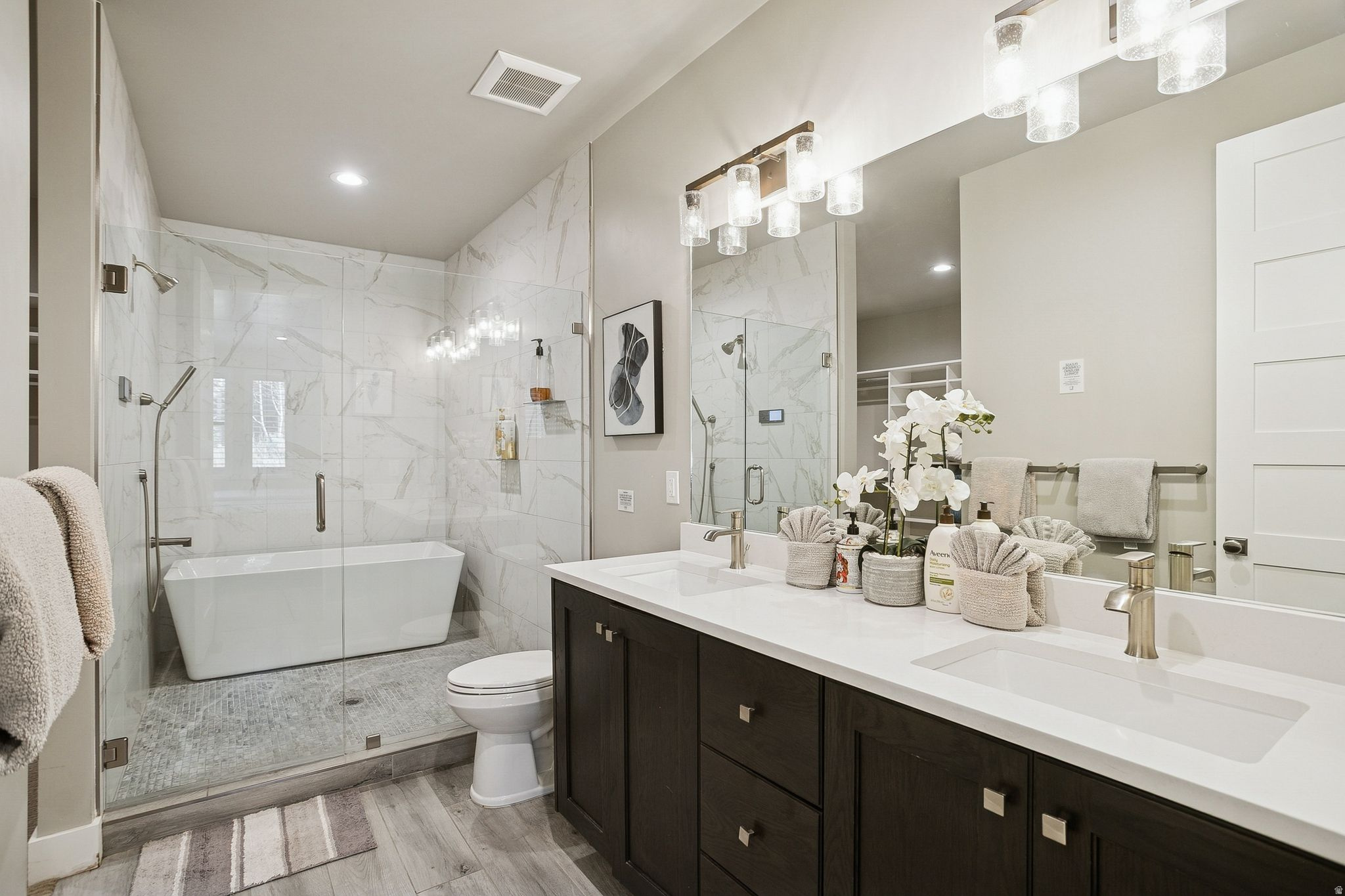 MAYFLOWER LAKESIDE - Residential