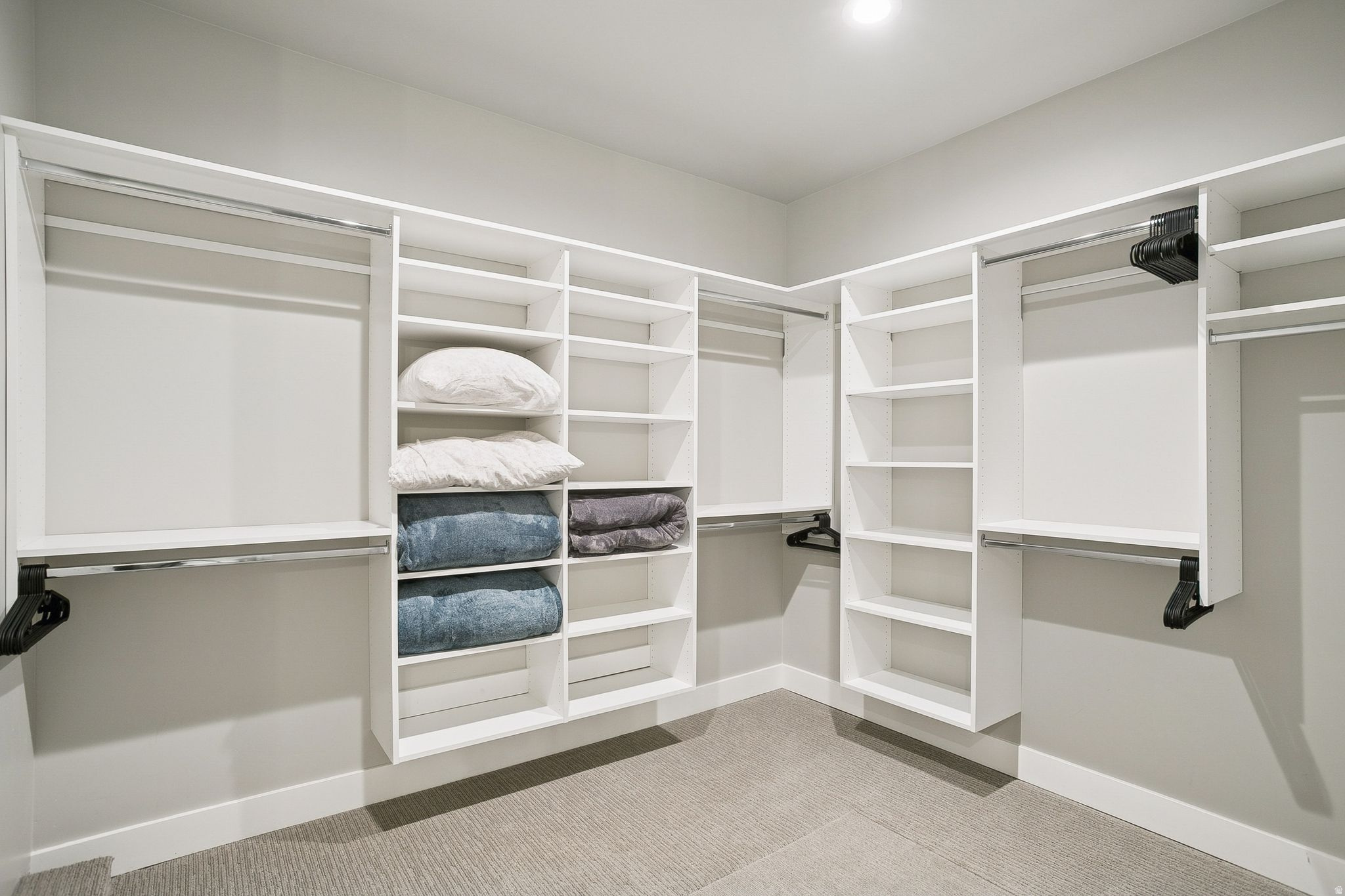 MAYFLOWER LAKESIDE - Residential