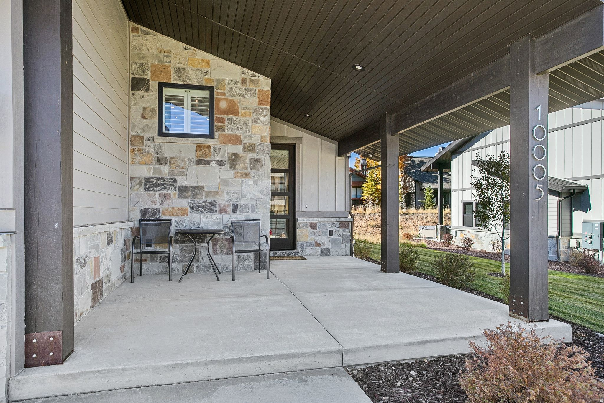 MAYFLOWER LAKESIDE - Residential