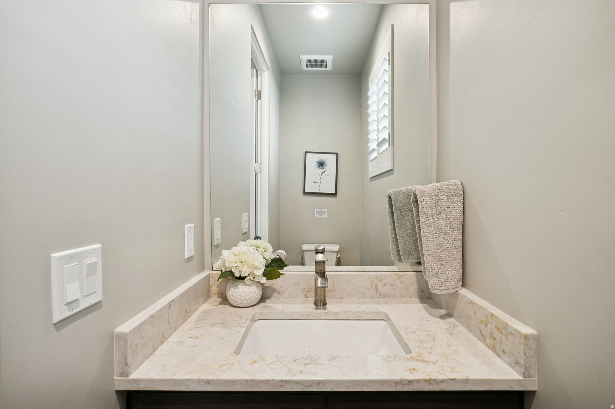 MAYFLOWER LAKESIDE - Residential