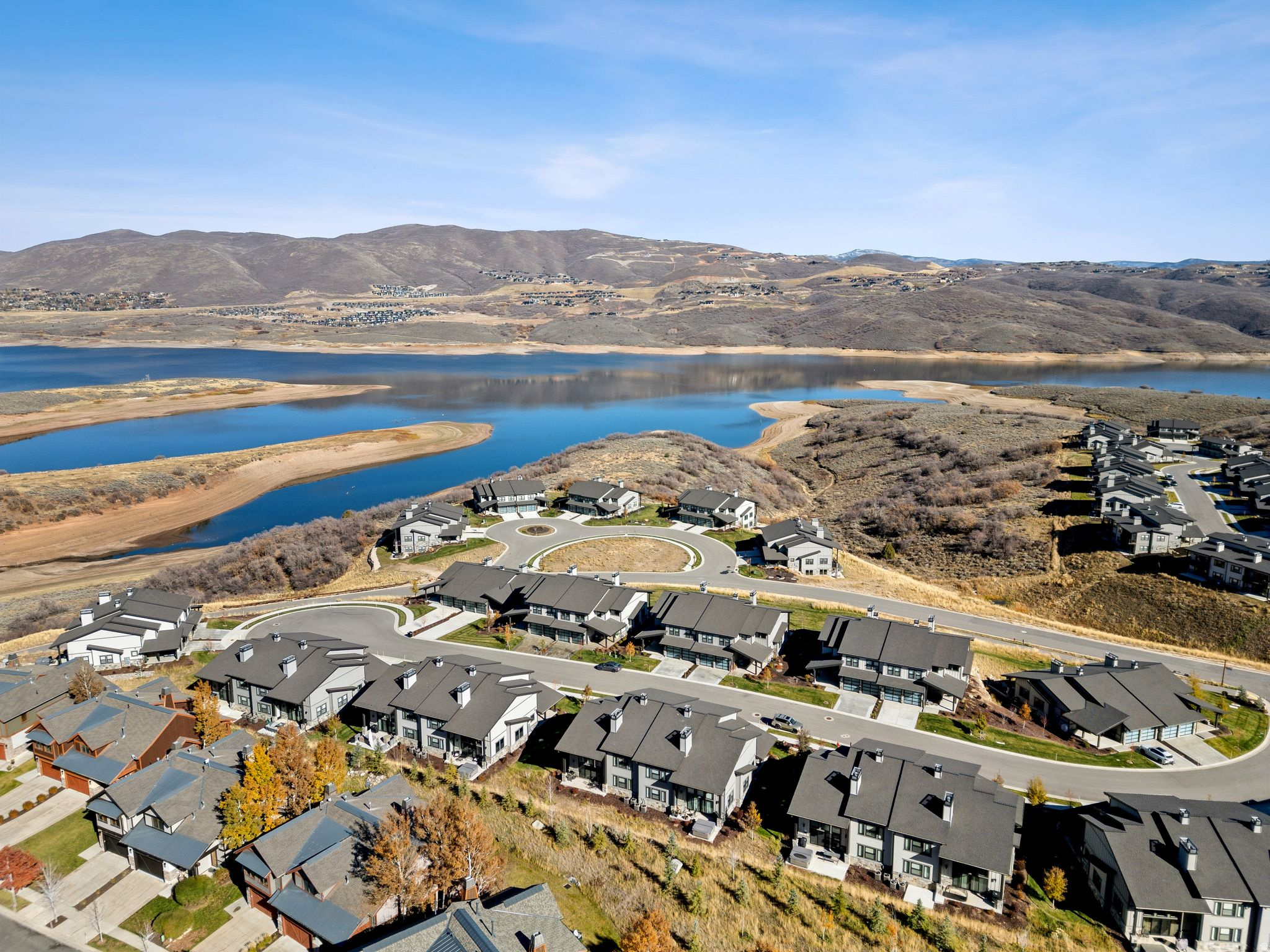 MAYFLOWER LAKESIDE - Residential