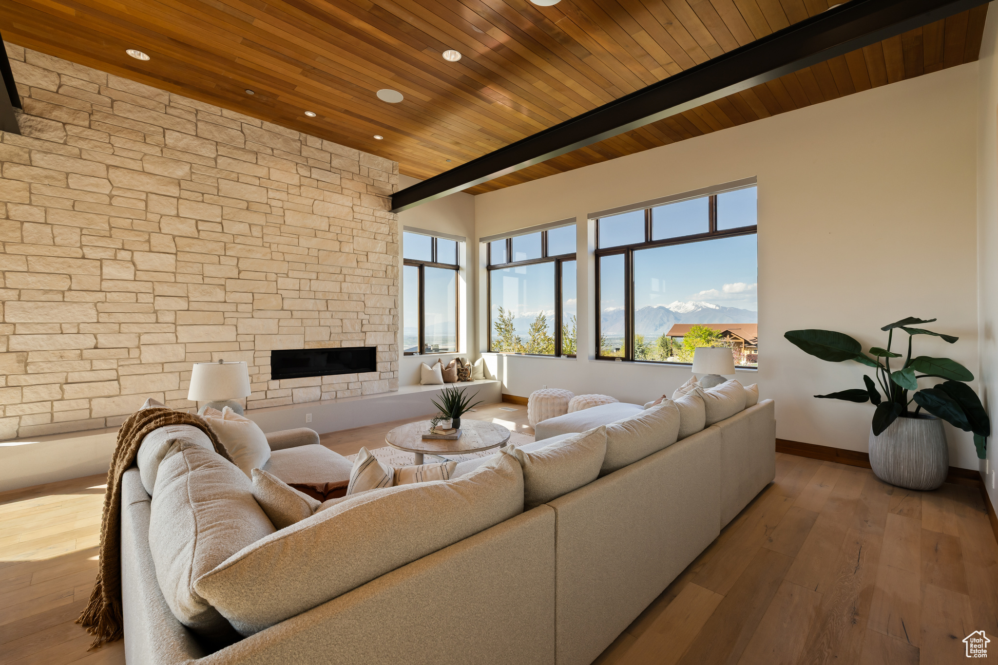 SUMMIT CREEK - Residential