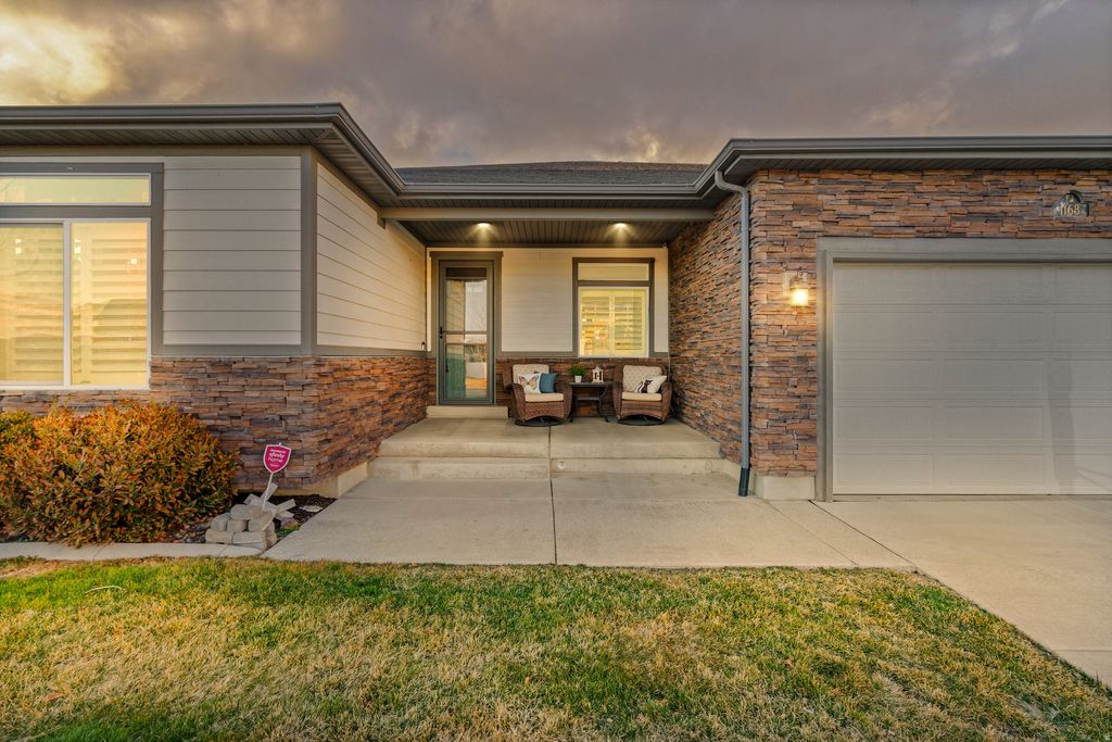 Photo of 1168 W TIVOLI WAY, Syracuse, UT 84075 (MLS # 2138711)