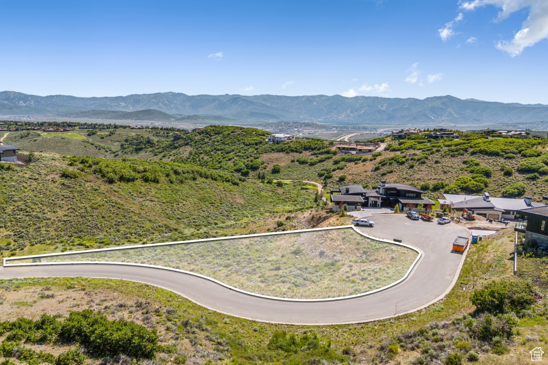 PINNACLE PORTFOLIO - Land