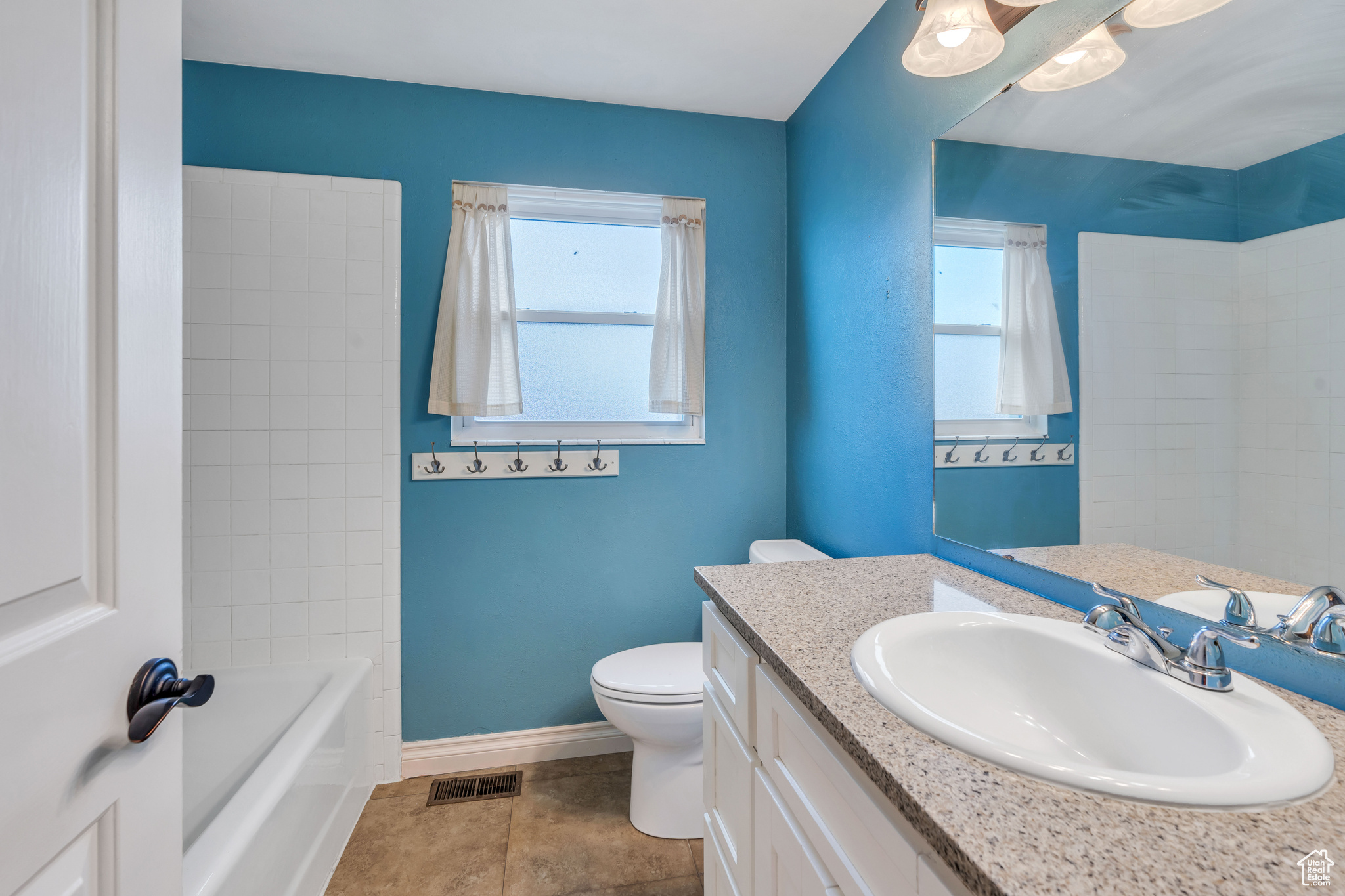 Orem, Utah 84057, United States, 5 Bedrooms Bedrooms, ,2 BathroomsBathrooms,Residential,Pending,30575