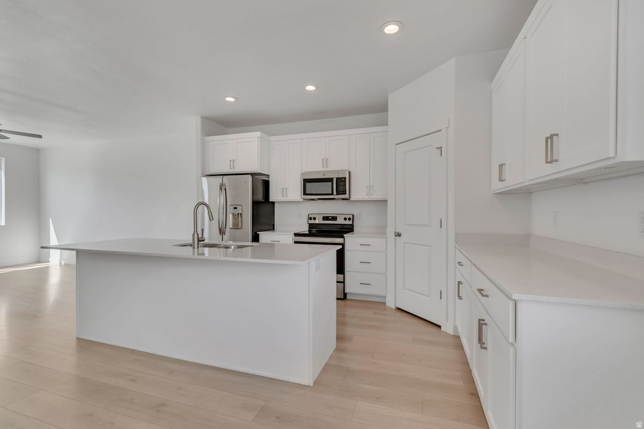 LAKESHORE LANDING - Residential