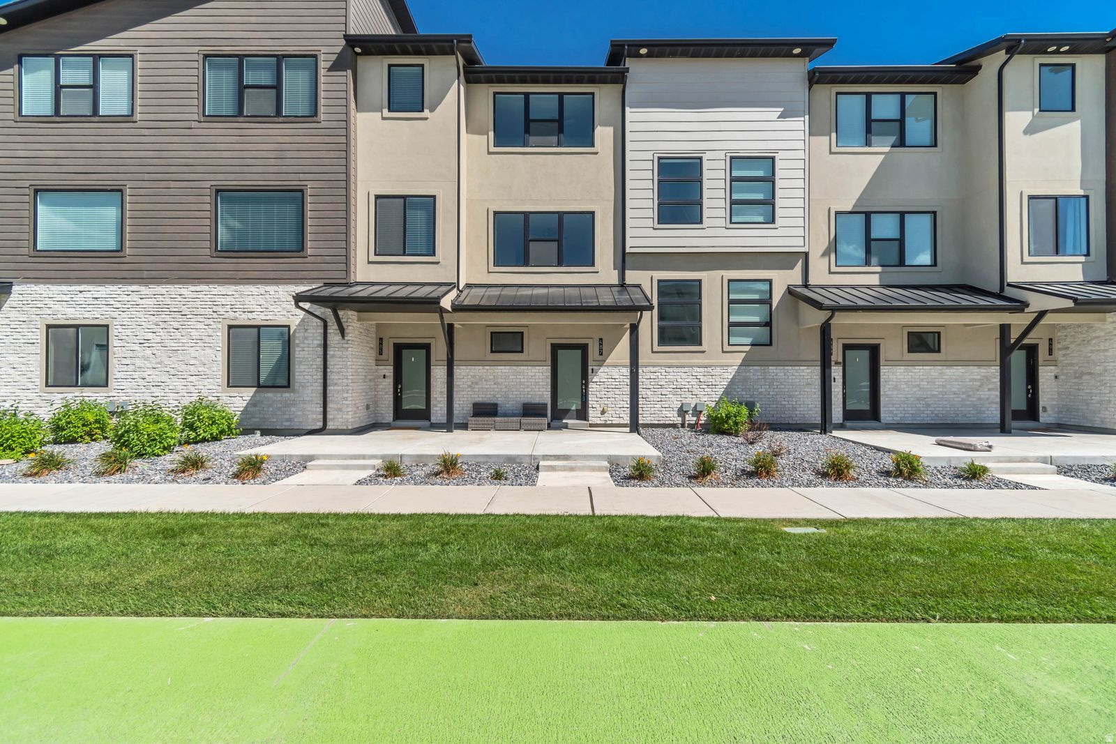 LAKESHORE LANDING - Residential