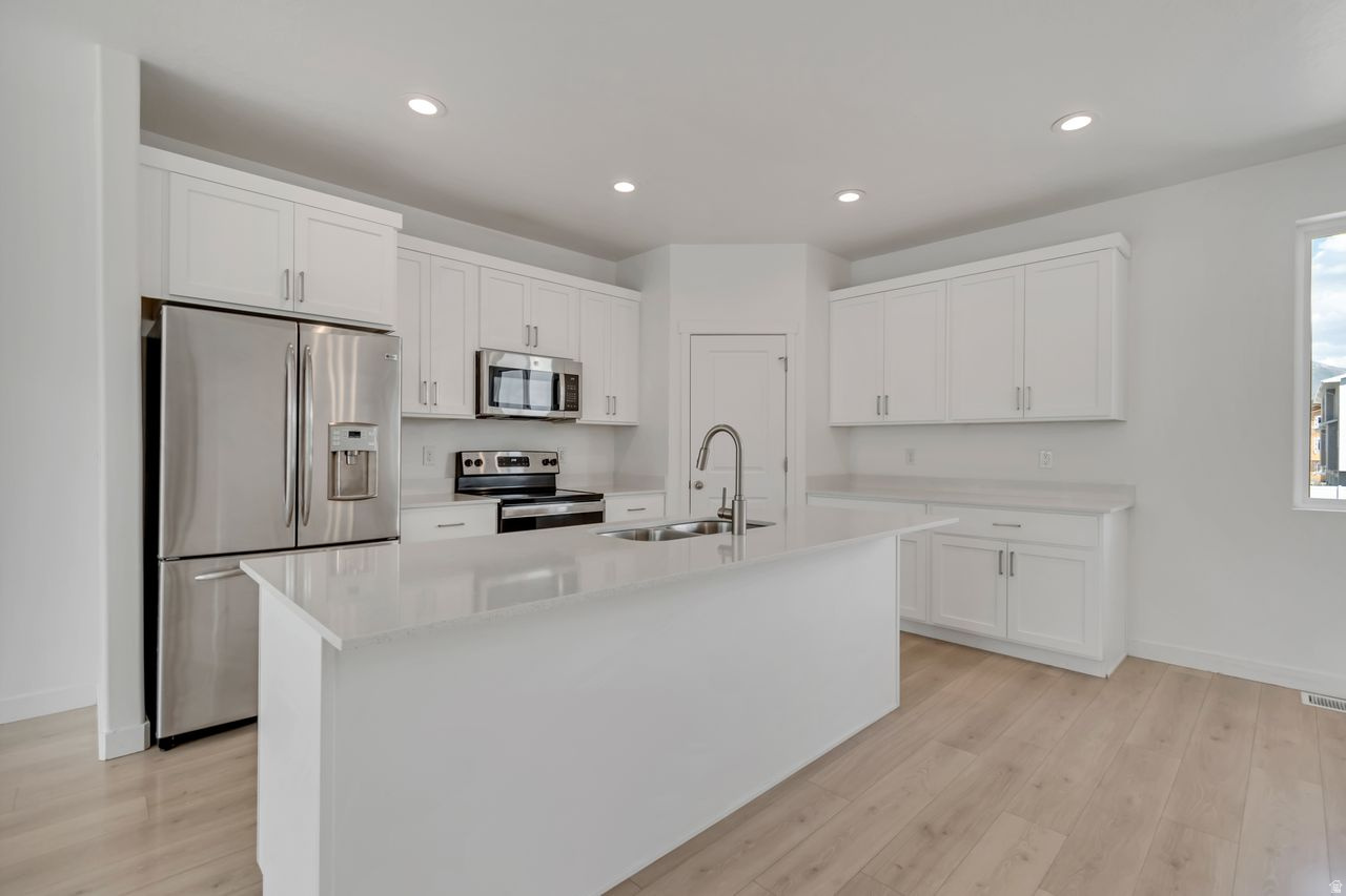 LAKESHORE LANDING - Residential