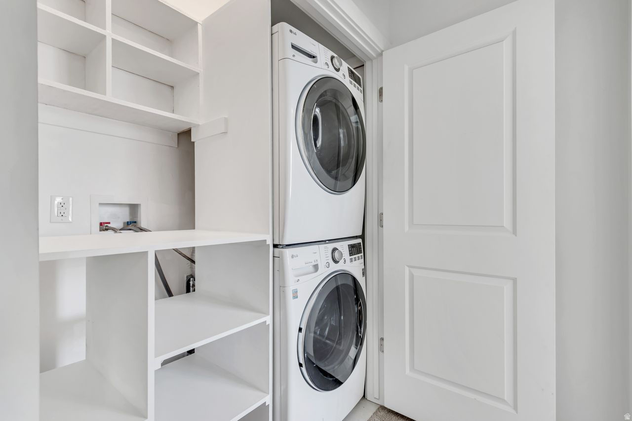 LAKESHORE LANDING - Residential