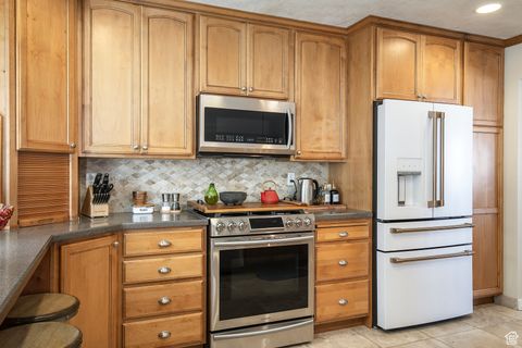 Tiny photo for 6701 S 2445 E, Cottonwood Heights, UT 84121 (MLS # 2115427)