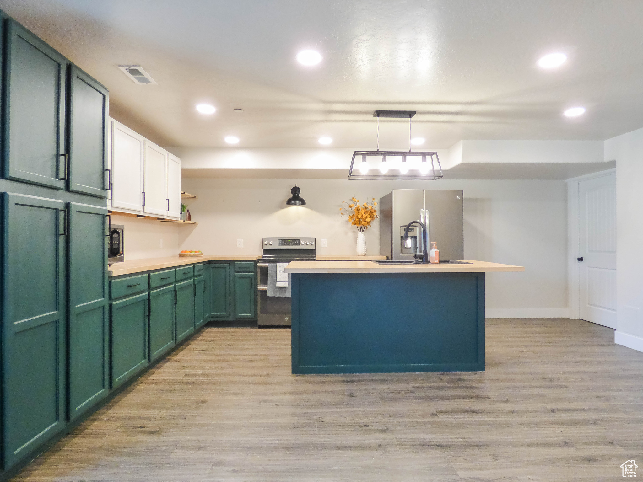 EAGLES LANDING - Residential