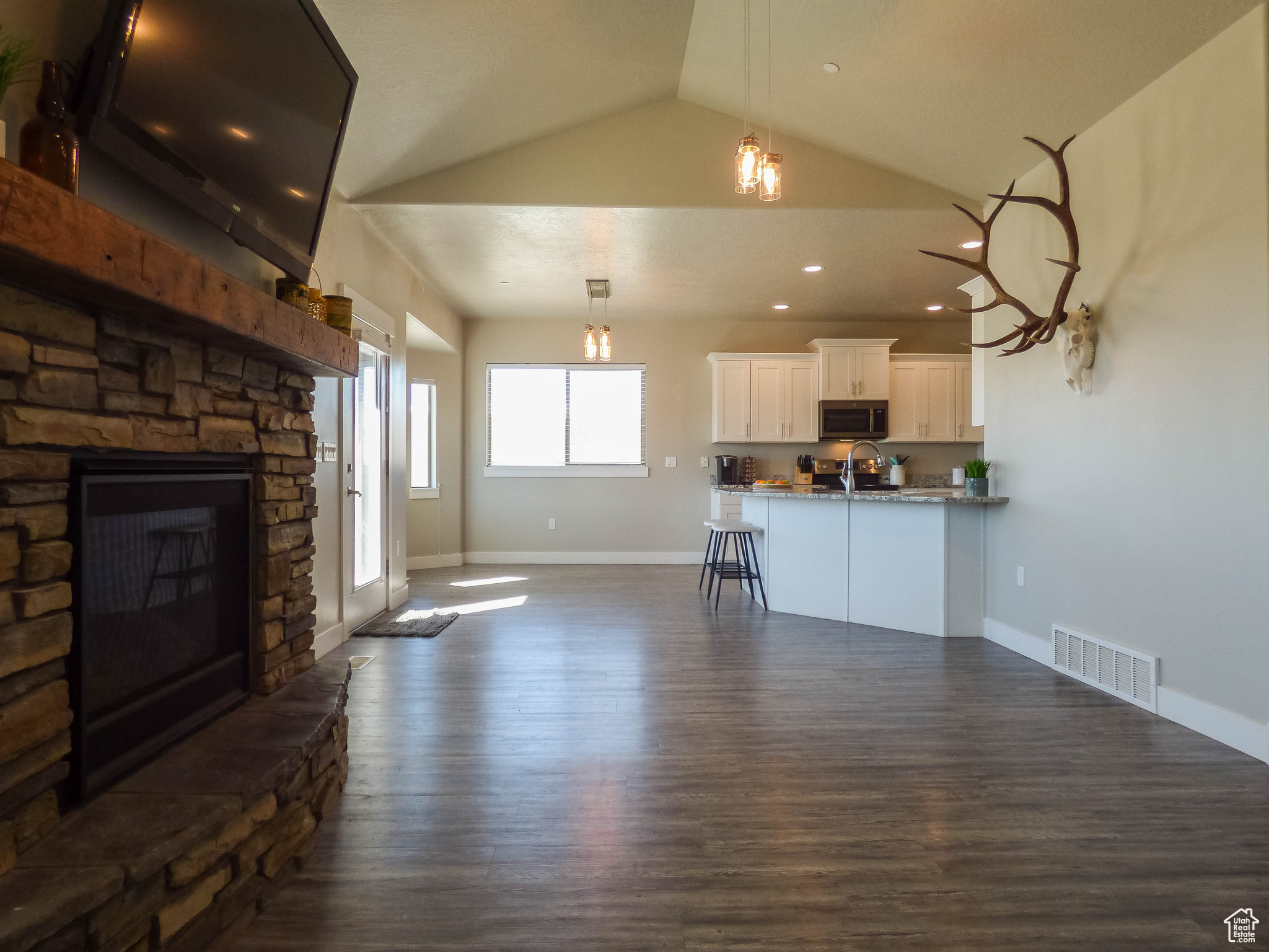 EAGLES LANDING - Residential