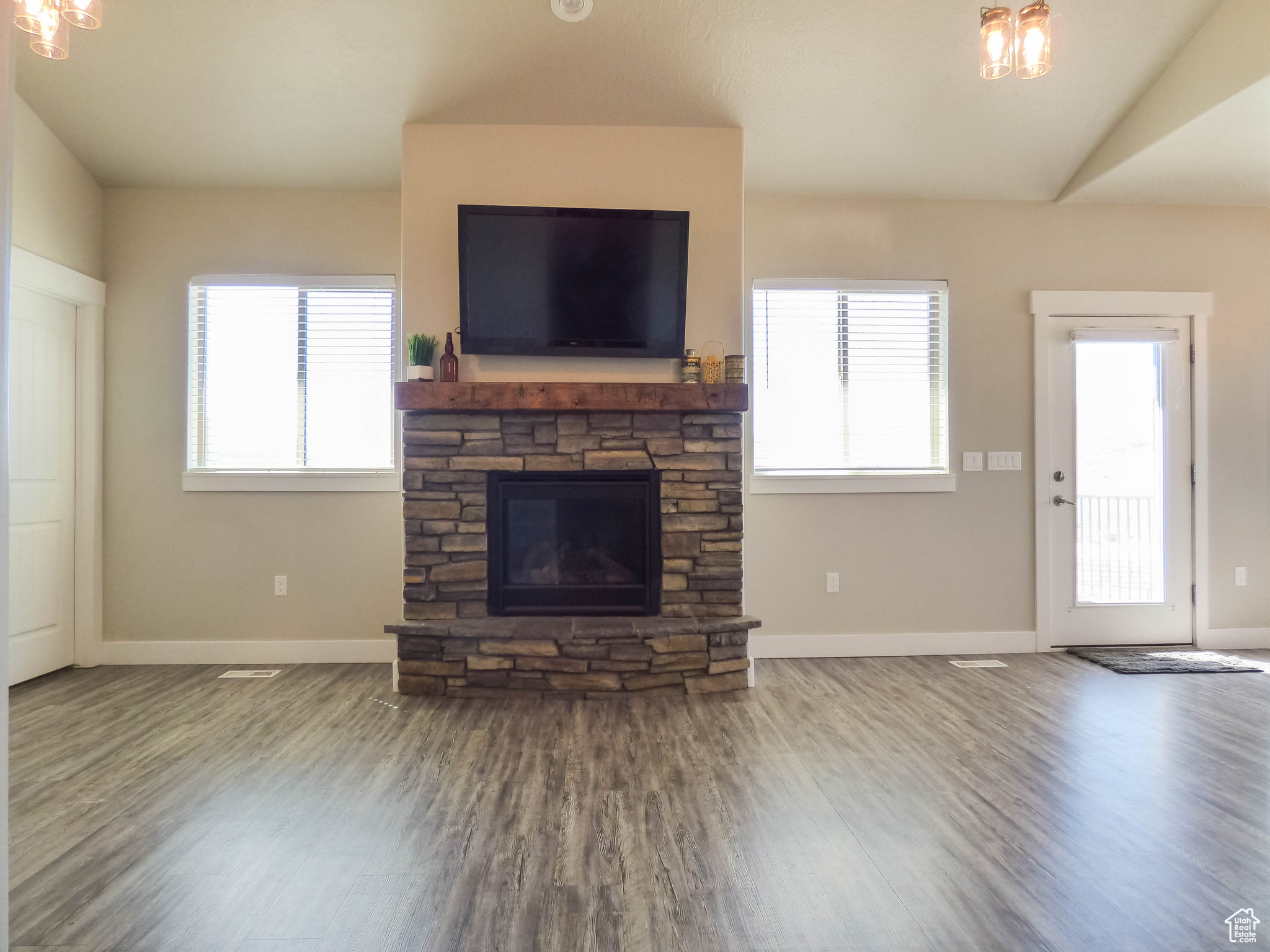 EAGLES LANDING - Residential