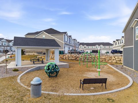 Tiny photo for 920 N HILLCREST LN, Lehi, UT 84048 (MLS # 2142401)