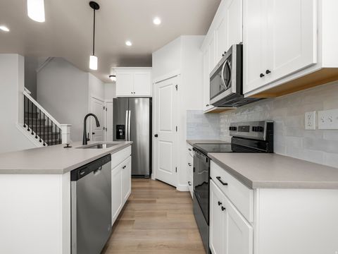 Tiny photo for 920 N HILLCREST LN, Lehi, UT 84048 (MLS # 2142401)