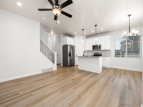 Tiny photo for 920 N HILLCREST LN, Lehi, UT 84048 (MLS # 2142401)