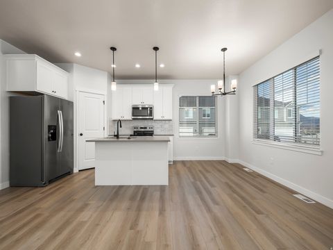 Tiny photo for 920 N HILLCREST LN, Lehi, UT 84048 (MLS # 2142401)