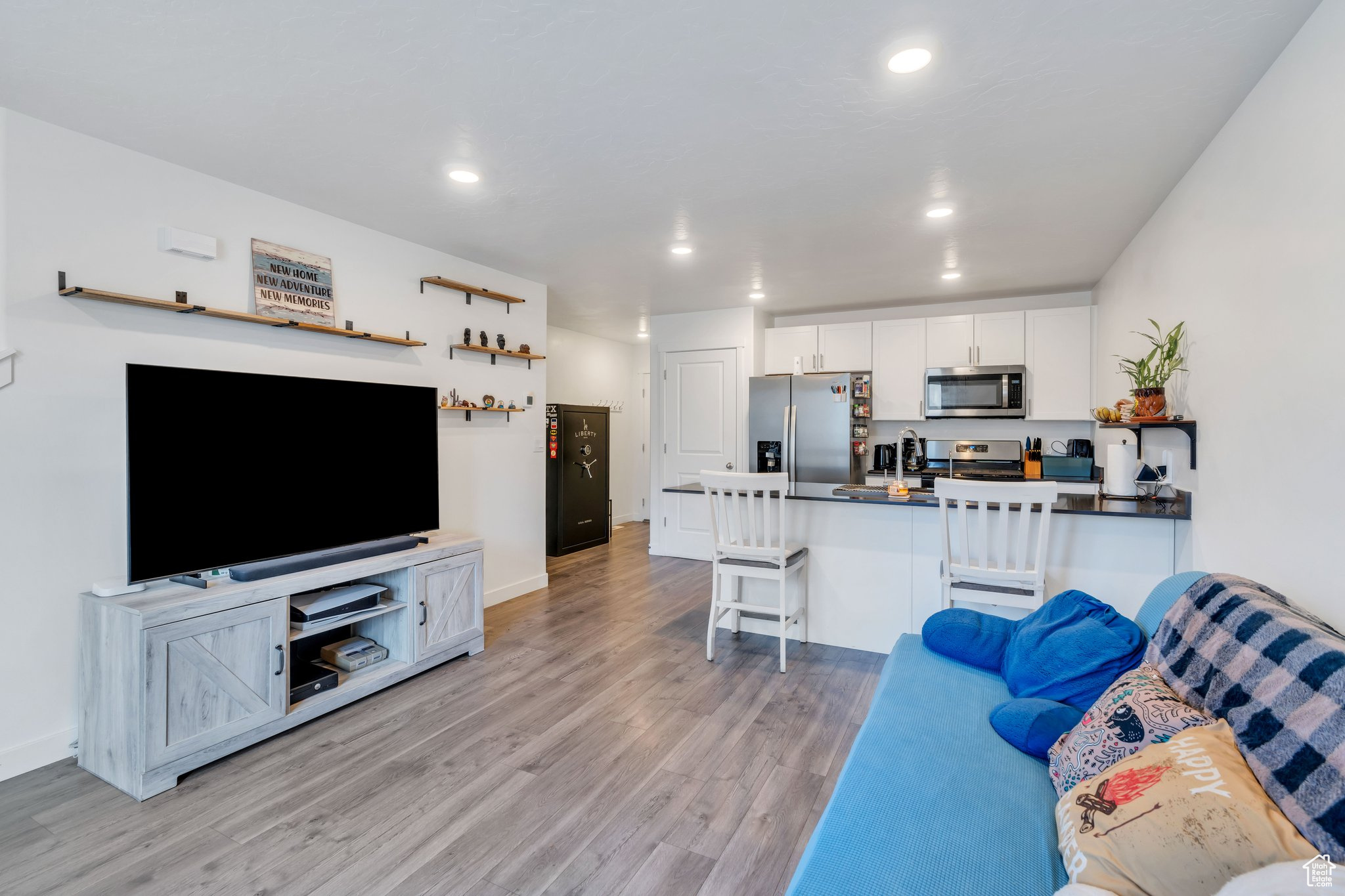 3892 S Buckland Dr, Magna, Utah image 2