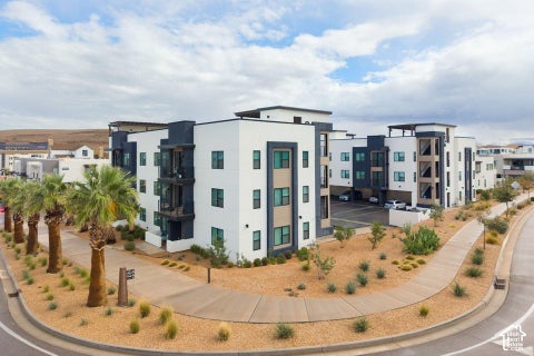 Photo of 961 W AKOYA PEARL ST #201, Saint George, UT 84790 (MLS # 2191883)