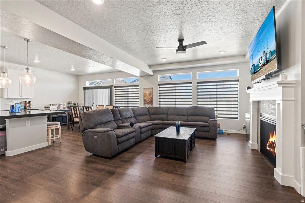 Photo of 4082 W RED CLOVER DR, Lehi, UT 84043 (MLS # 2133106)